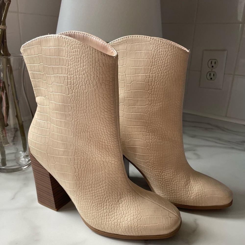 NWOT Cream Heeled Boots